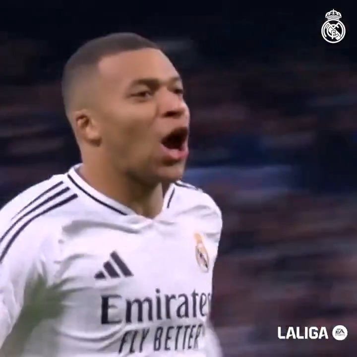 Le BOMBAZO de Kylian Mbappé face à Séville. 🇫🇷🚀🤍