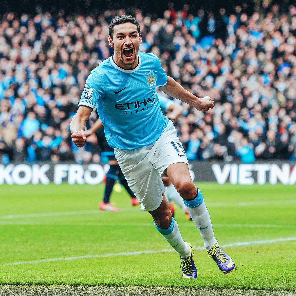 🔙2013. El primer gol de Jesús Navas en la Premier. 🚀 4 temporadas (3 con Pellegrini y 1 con Guardiola) jugó en el Manchester City don Jesús.