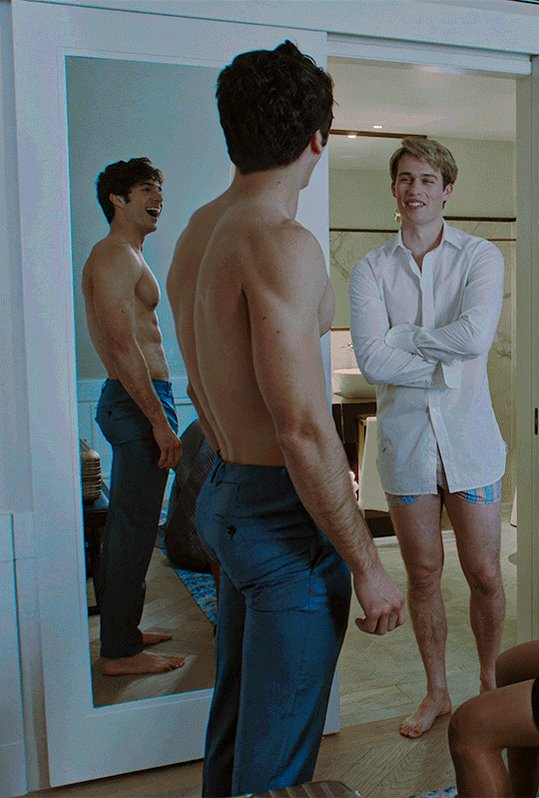 Christmas eve AND Taylor Zakhar Perez’s birthday on the same day??? Let’s celebrate our modern hot Jesus Christ!