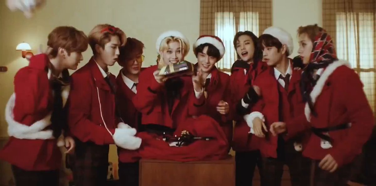 It's already #Christmas in some parts of the world. #StrayKids