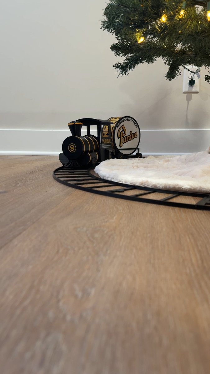 Eric Page didn’t set out to create the perfect decoration for a #Purdue-themed #Christmas tree. But after much tinkering, he came up with something special. Actually, make that “Xtra Special.” Check out the Purdue Mechanical Engineering student’s unique, 3D-printed creations. ⬇️