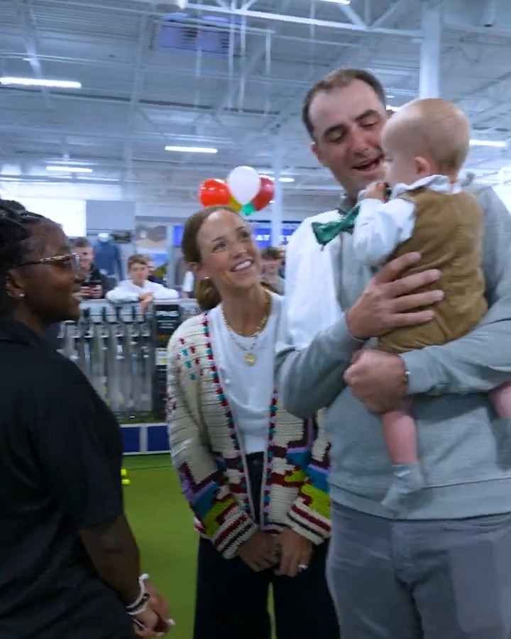 Getting in the holiday spirit with the Schefflers ❤️ Scottie, Meredith and Bennett surprised kids from Behind Every Door, a Dallas charity close to their hearts, with a shopping experience with FedEx at PGA TOUR Superstore.