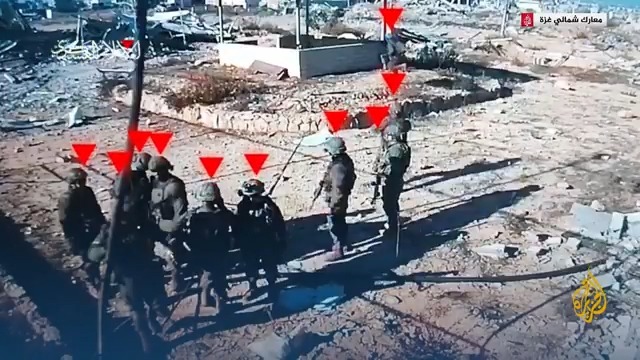 مشاهد حصلت عليها #الجزيرة توثق كمين "صيد الثعابين" الذي نفذته كتائب القسام أمس ضد قوة إسرائيلية شمالي #غزة، وتظهر استهداف القوة بعبوتين ما أدى بحسب جيش الاحتلال إلى مقتل ضابط وجنديين #حرب_غزة #الأخبار