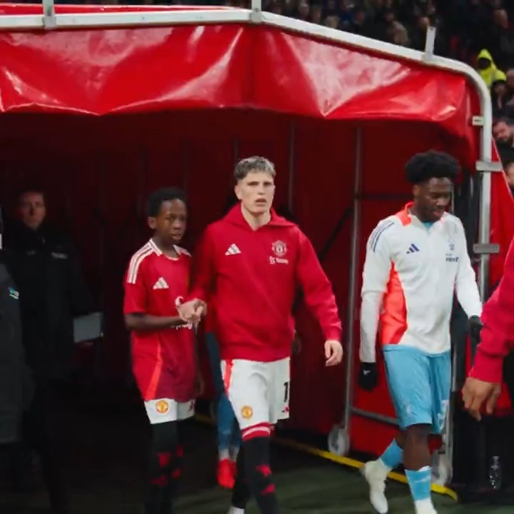 When we teamed up with @AGarnacho7 to give young James a Christmas to remember 🥹❤️ #MUFC || Manchester United Foundation