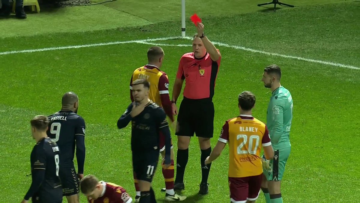 BREAKING: Motherwell have won their appeal against Dan Casey’s red card, which has now been downgraded to a yellow card 🚨 This means Dan Casey is now free to face Celtic on Boxing Day 😯