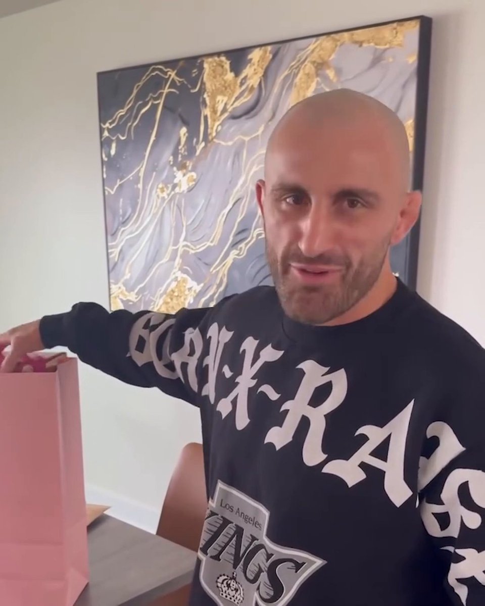 Never forget when Islam Makhachev sent toys to Alex Volkanovski's kids ❤️ (via Alex Volkanovski)