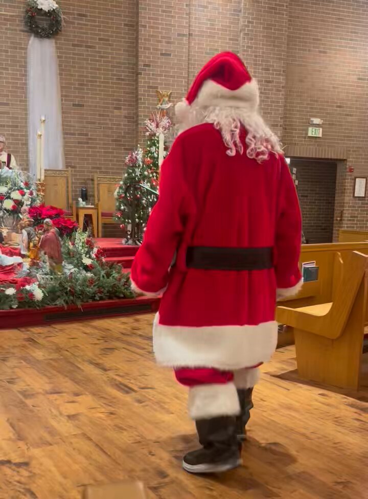 Merry Christmas… “Eve” mass with Gloria Plesac at St Mathias Catholic Church (Crown Point, IN) … Santa just leaving Crown Point, IN … time for bed boys n girls 🎅🎄.