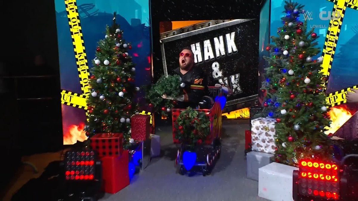 We got a snowball fight! 😂 This Christmas Chaos Match is already insanity! 🎄 #WWENXT