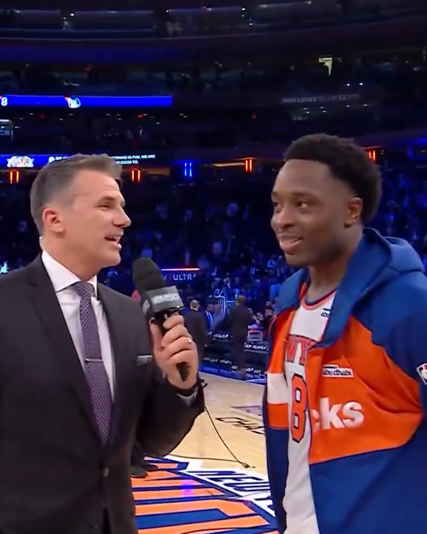 OG Anunoby kept unintentionally grabbing the mic during post-game interviews, but he finally held back 😂🎤