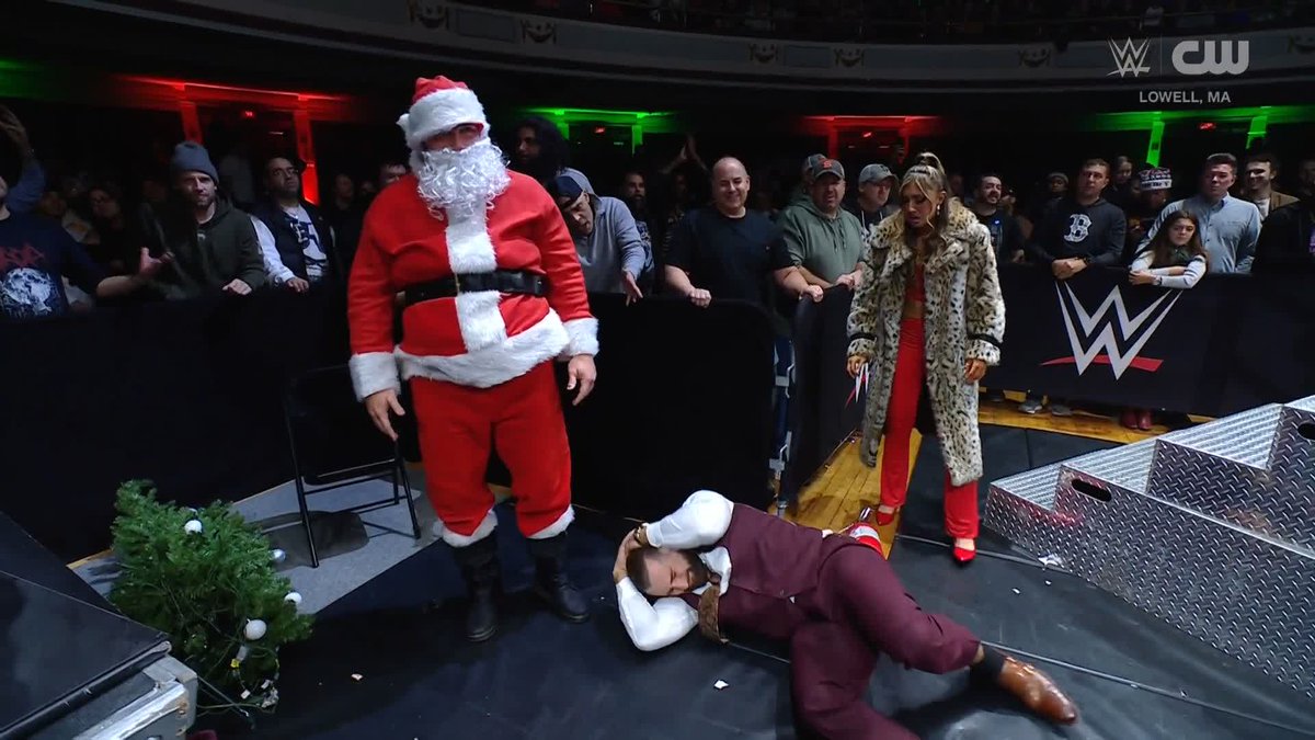 😱 😱 😱 Santa just took out Tony D’Angelo, and OTM are now the new No. 1 Contenders! 😳 #WWENXT