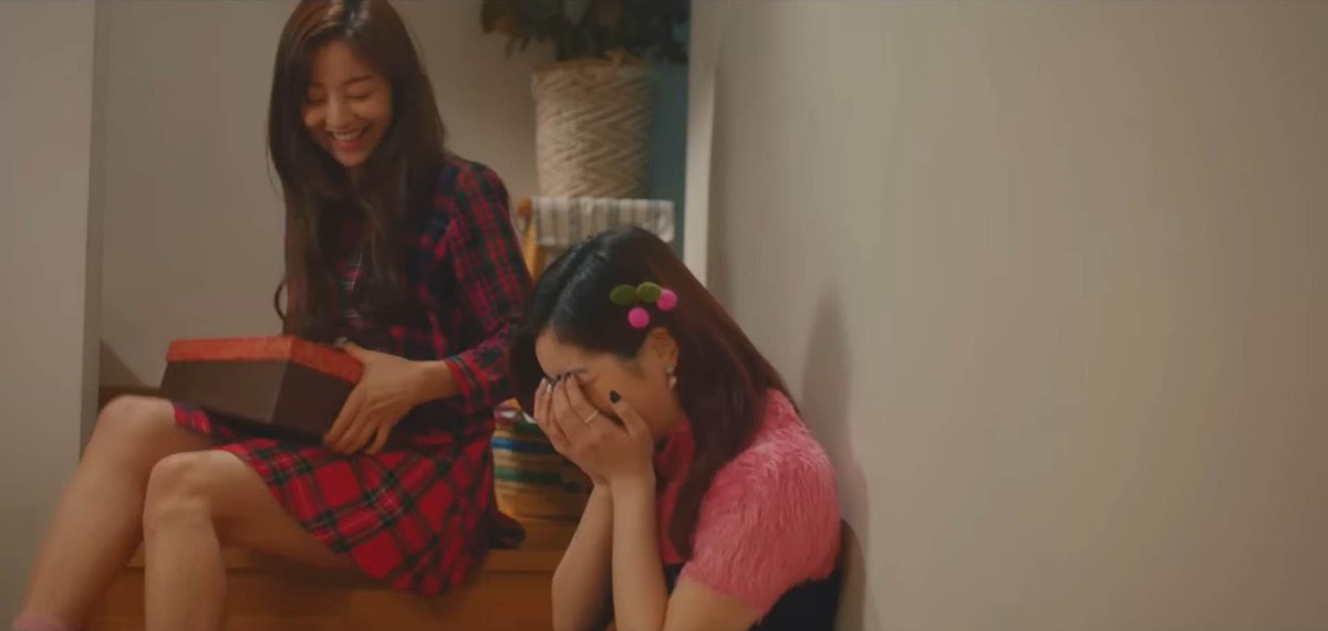 .TWICE's "Merry & Happy" becomes their first group song to enter the MelOn Daily Chart (at #76) this year! 🎄