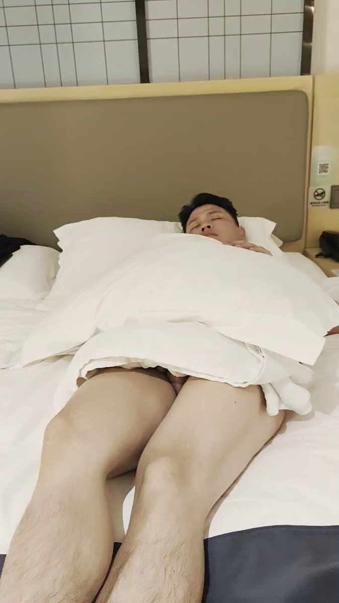 陌陌上钓直男 射过精之后累得睡着了 但是脚好像还是有点反应 ＃tk ＃直男