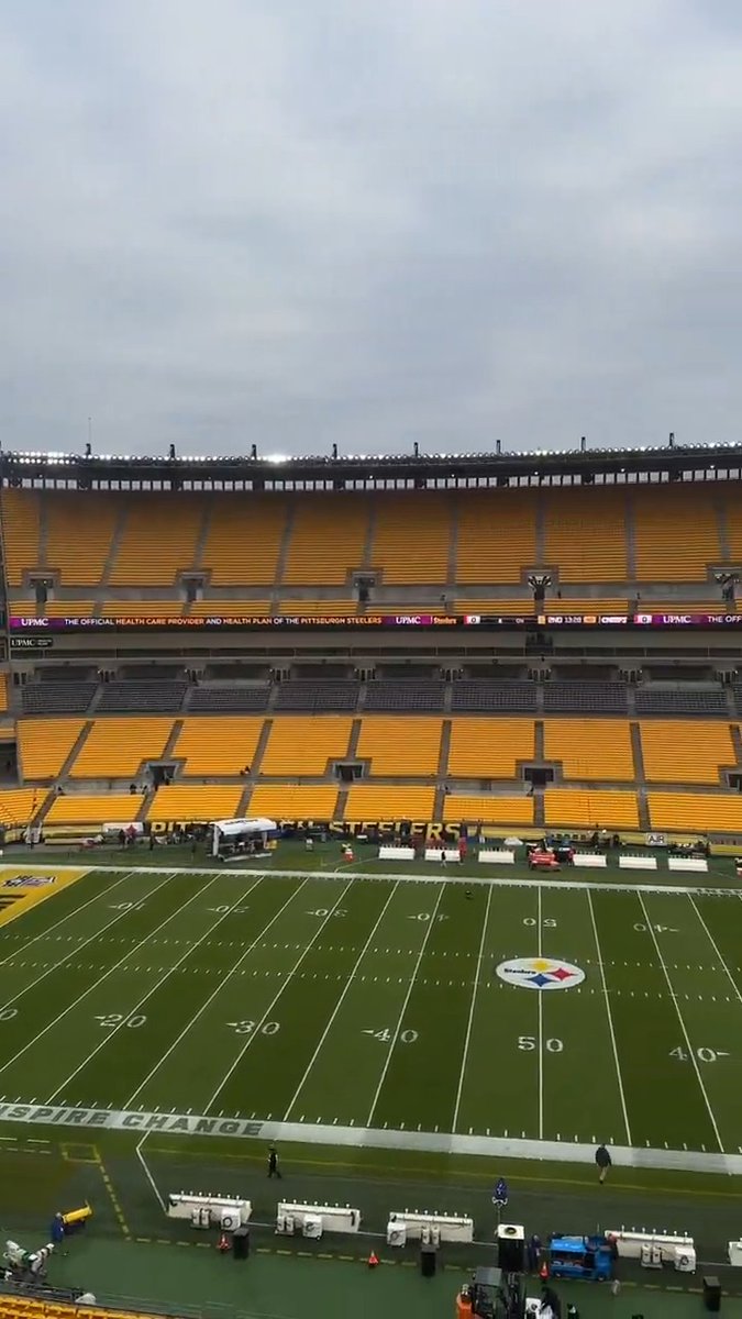 A glorious sight for some Christmas football 😍 #NFLonNetflix #KCvsPIT – 1pm ET on @Netflix