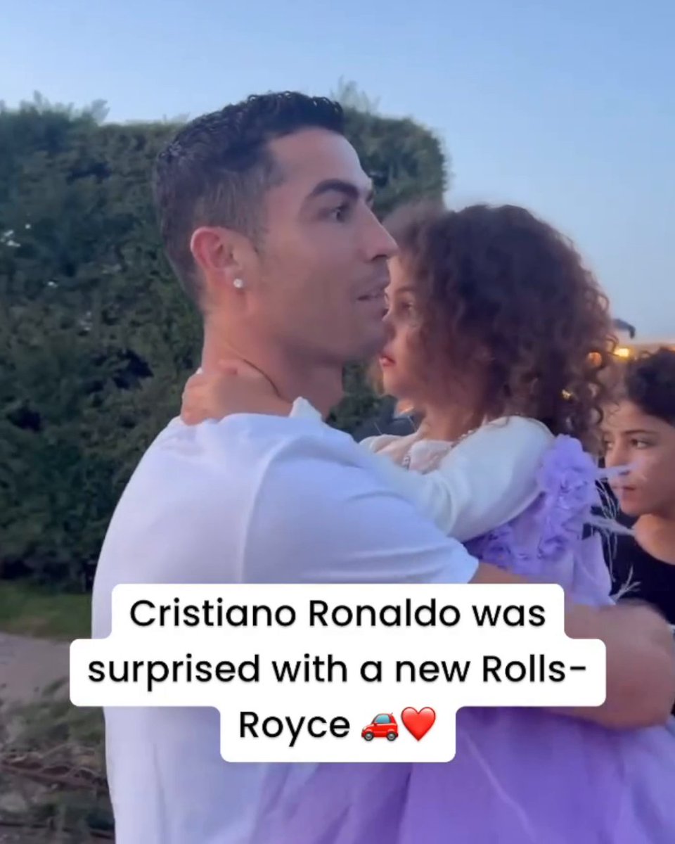 When Cristiano Ronaldo's partner Georgina surprised him with a new Rolls-Royce for Christmas ❤️ (via georginagio/IG)