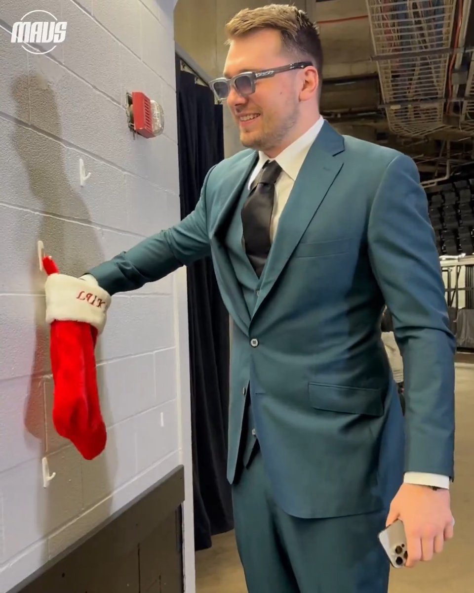 Merry Christmas, LD 🫶🎁 @luka7doncic // #MFFL