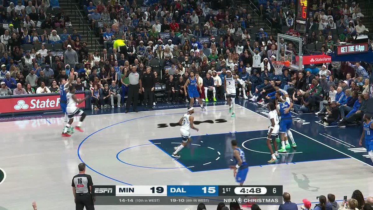 Kyrie with the fake 😮‍💨 Luka cashes it 💰