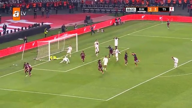 Sevinç kısa süreli de olsa tribünde kendimizden geçmiştik