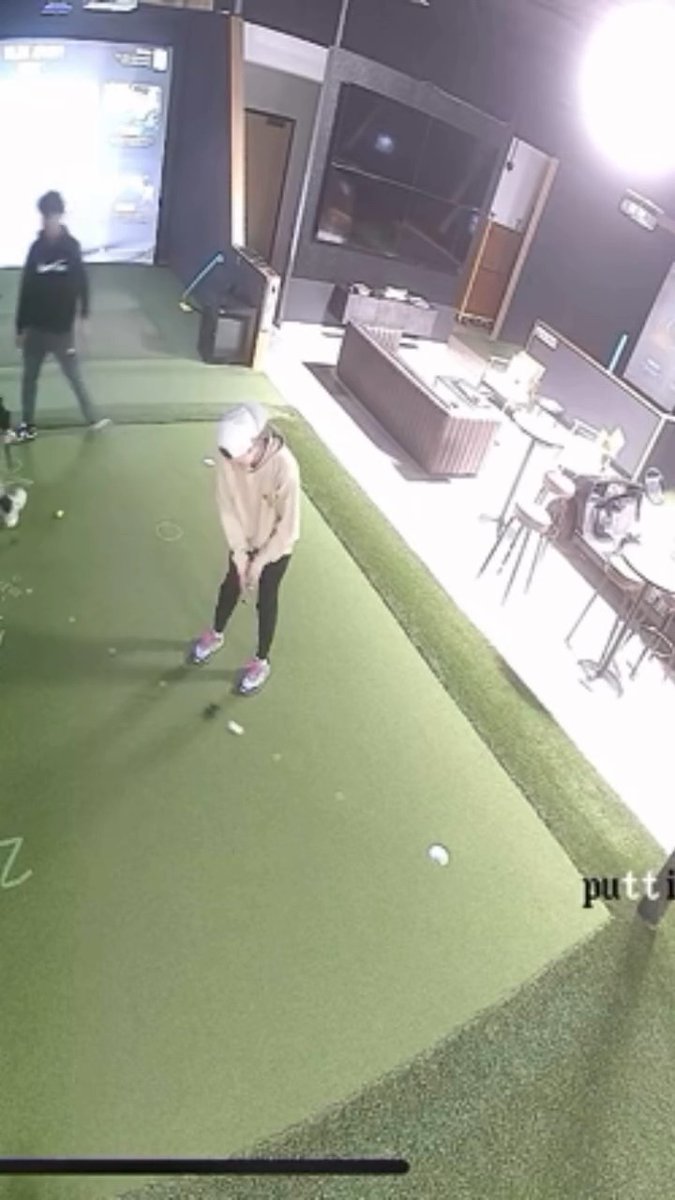 What are the odds? 🤯 (via Evergreen Golf Club, PuttView//IG)
