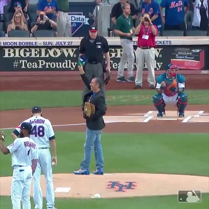 That time Jerry Seinfeld threw a PERFECT sidearm delivery strike first pitch!