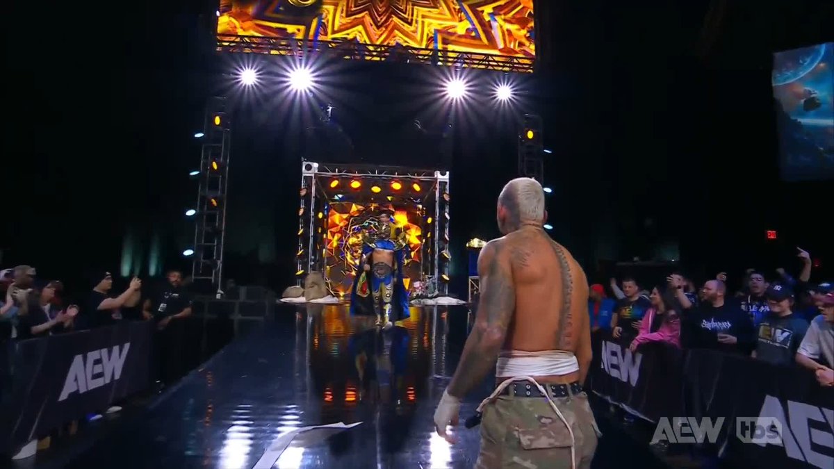 Darby Allin just talked to Komander as he was making his entrance. Before the match with Claudio. The same Claudio that screwed Darby with brass knuckles... the same brass knuckles Darby has kept with himself for the past 4 days. 👀