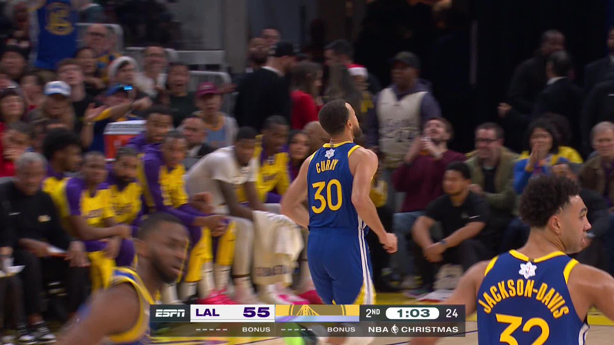 Steph steps back from distance 🎯