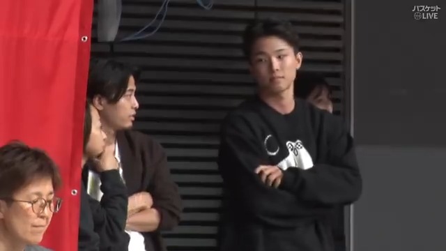 関係者たちも熱視線👀#北陸学院 OB #大倉颯太 父が指揮をとる #開志国際 の試合を #富樫勇樹 が観戦 【男子3回戦】 nubiaコート #北陸学院 🆚 #開志国際 ▶視聴はコチラ ❄️SoftBank #ウインターカップ 2024🏀 #バスケットLIVE ライブ/見逃し配信中📡 #高校バスケ 高校バスケby日本バスケットボール協会(JBA)
