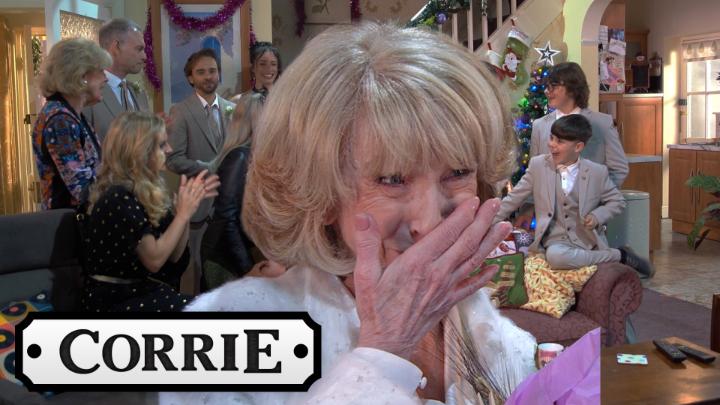 Ladies and gentlemen, that is a wrap on Helen Worth ❤️ ✨ Take a look behind the scenes into the moment Helen was wrapped on Coronation Street for the final time. #Corrie ITV