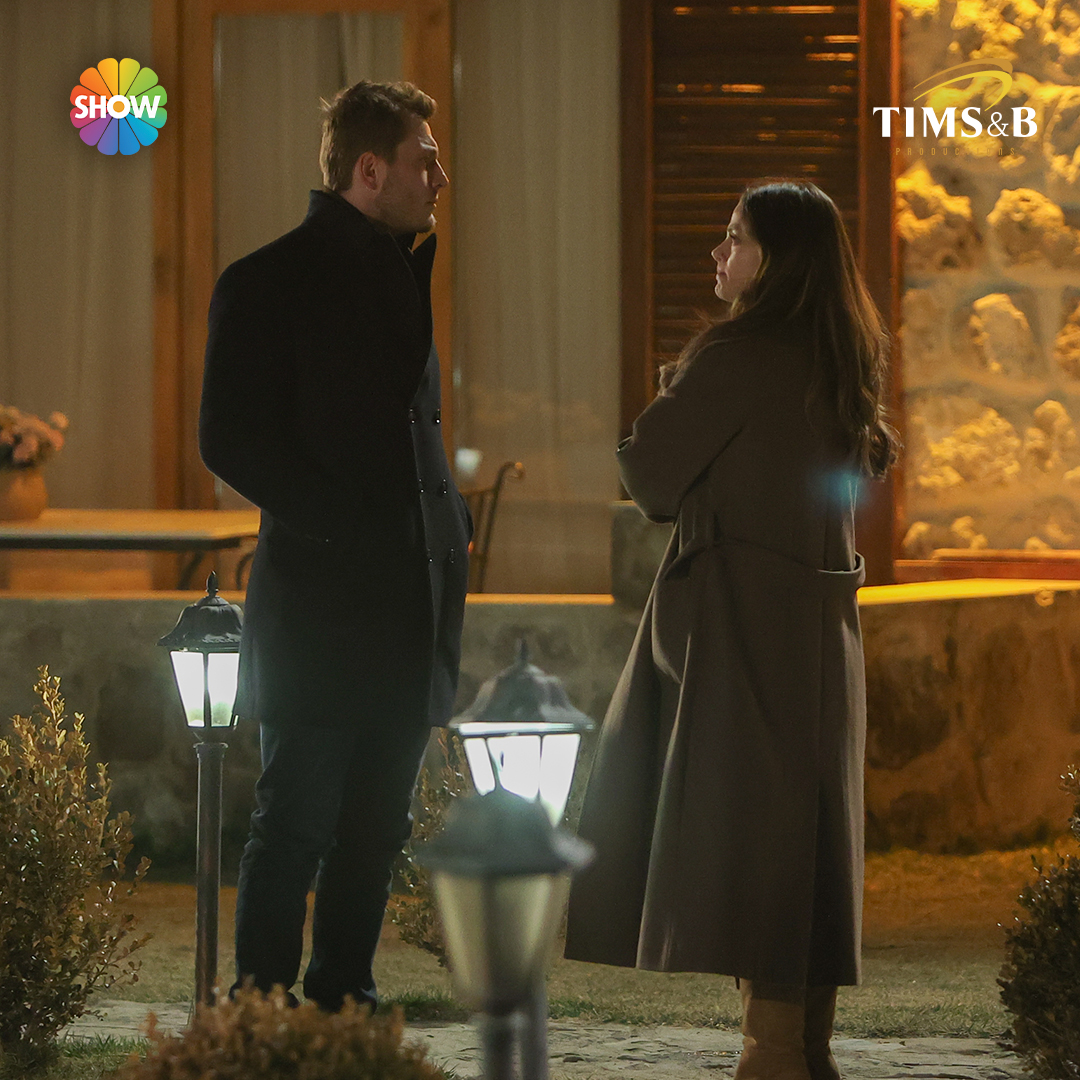 “Daha ne kadar kaçacaksın?” 😔 #SiyahKalp yeni bölümüyle bu akşam 20.00’de @showtv’de 🖤 @timsandb