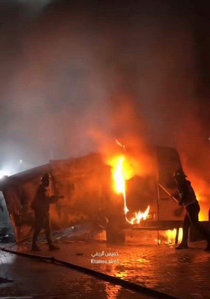 Hace unas horas, Israel asesinó al equipo de AlQuds TV, en una van de conexión satelital marcada con las letras de PRENSA. Los colegas dormían ahí. Con ellos, ya son 201 los periodistas asesinados por la ocupación en este genocidio. NINGÚN MEDIO OCCIDENTAL REPUDIA ESTO.