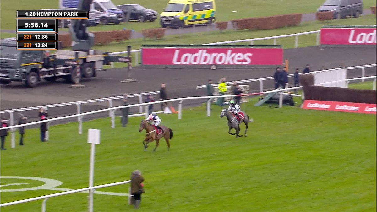 😍 The Juxebox Man jumps his rivals silly to win the Grade 1 Novice Chase in easy fashion. That was an impressive display! ✨️