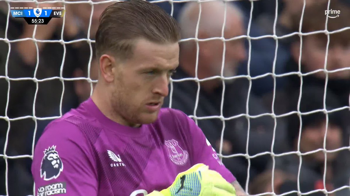 Jordan Pickford trying to put Erling Haaland off before his penalty... ...then his wink after saving it 😭 #PLonPrime #MCIEVE