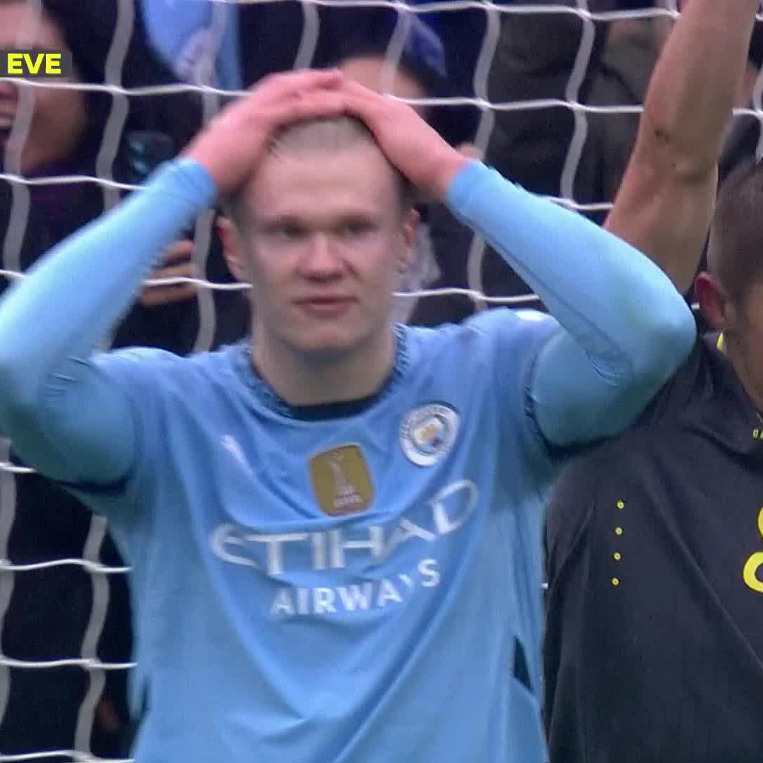 Erling Haaland misses from the spot 😲😲 📺 Stream #MCIEVE on DStv: #SSPL