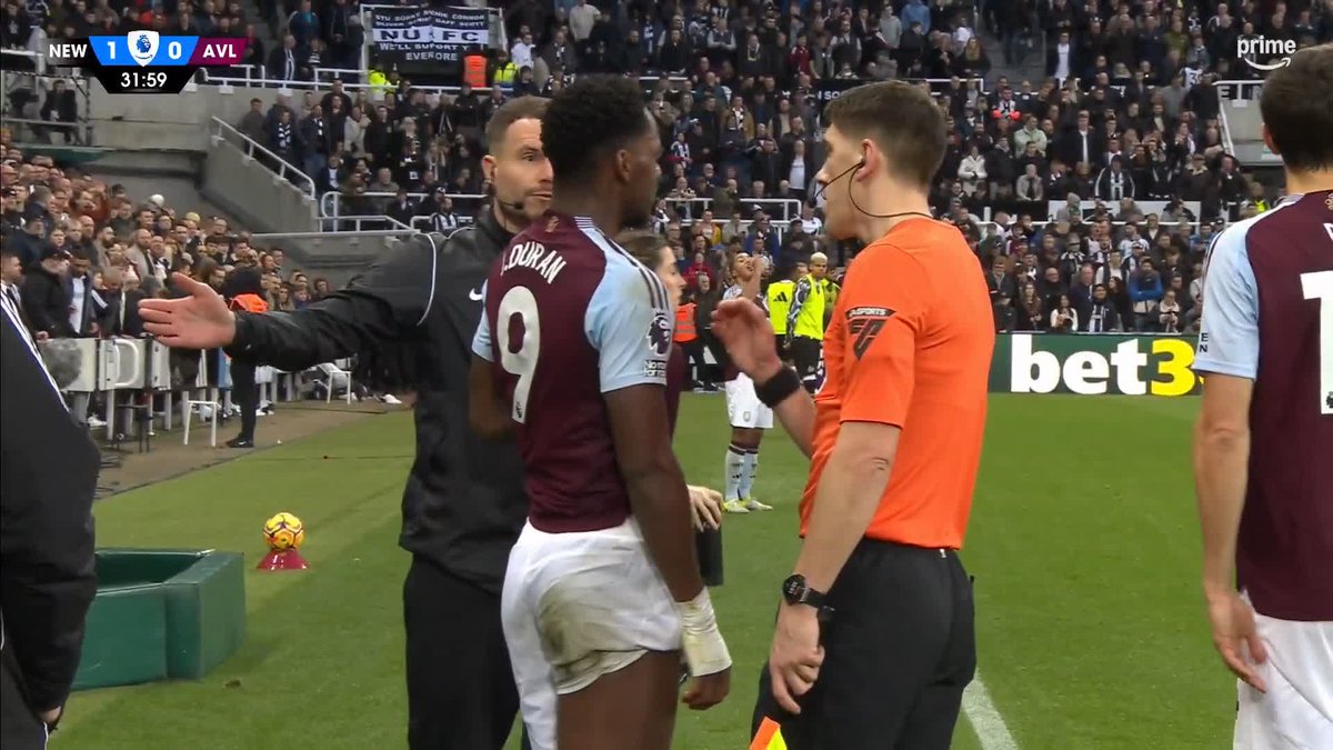 Jhon Duran's reaction after being sent off for Aston Villa against Newcastle 😬 #PLonPrime #NEWAVL