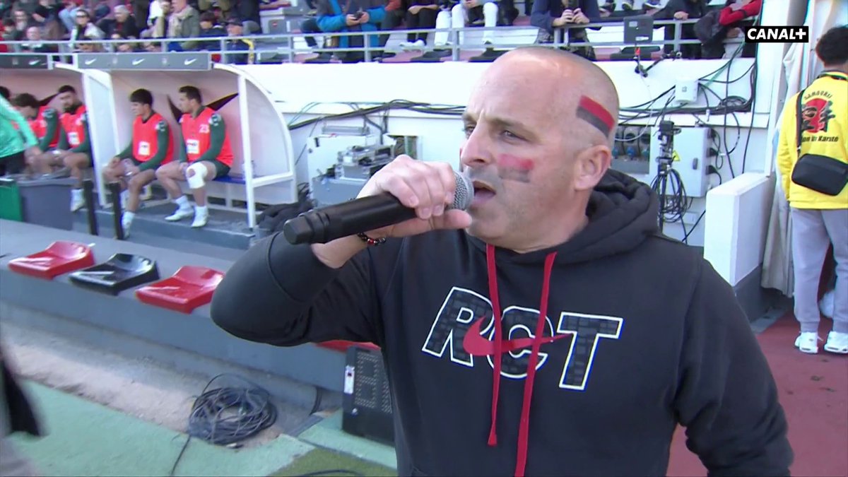 Une poussière dans l'oeil 🥺 Cristophe Charaut a lancé son dernier pilou pilou ce weekend à Mayol ! 🫶 RCT – Rugby Club Toulonnais