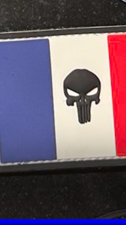 Le youtubeur Tibo InShape accusé de posséder un badge lié à l'extrême droite