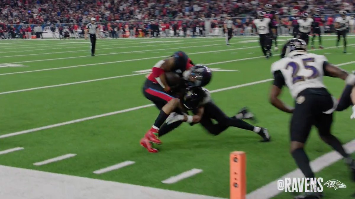.Ar'Darius Washington with the HUGE stop ๐ค and see how ZO recovers from that jumping celebration ๐๐