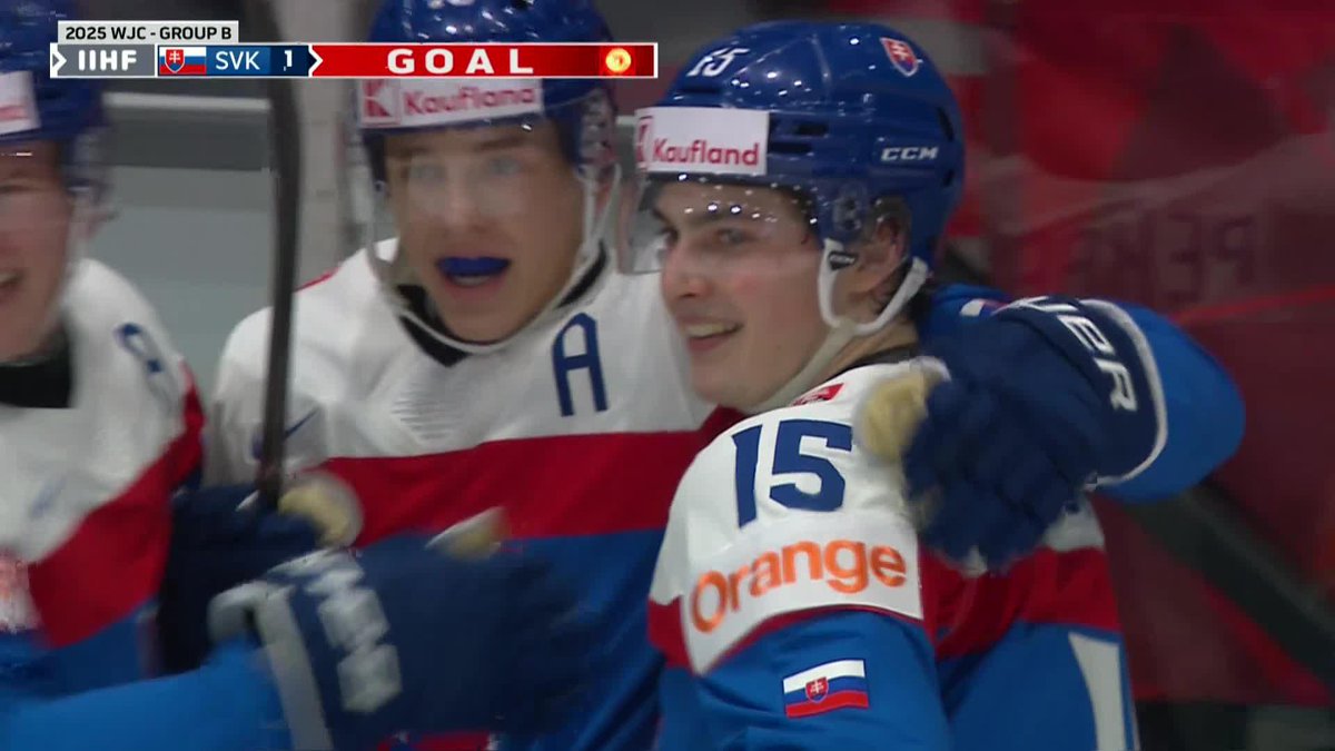 🚨There it is! Dalibor Dvorsky gets the first #WorldJuniors goal!!! #SVKSWE #IIHF Hockey Slovakia