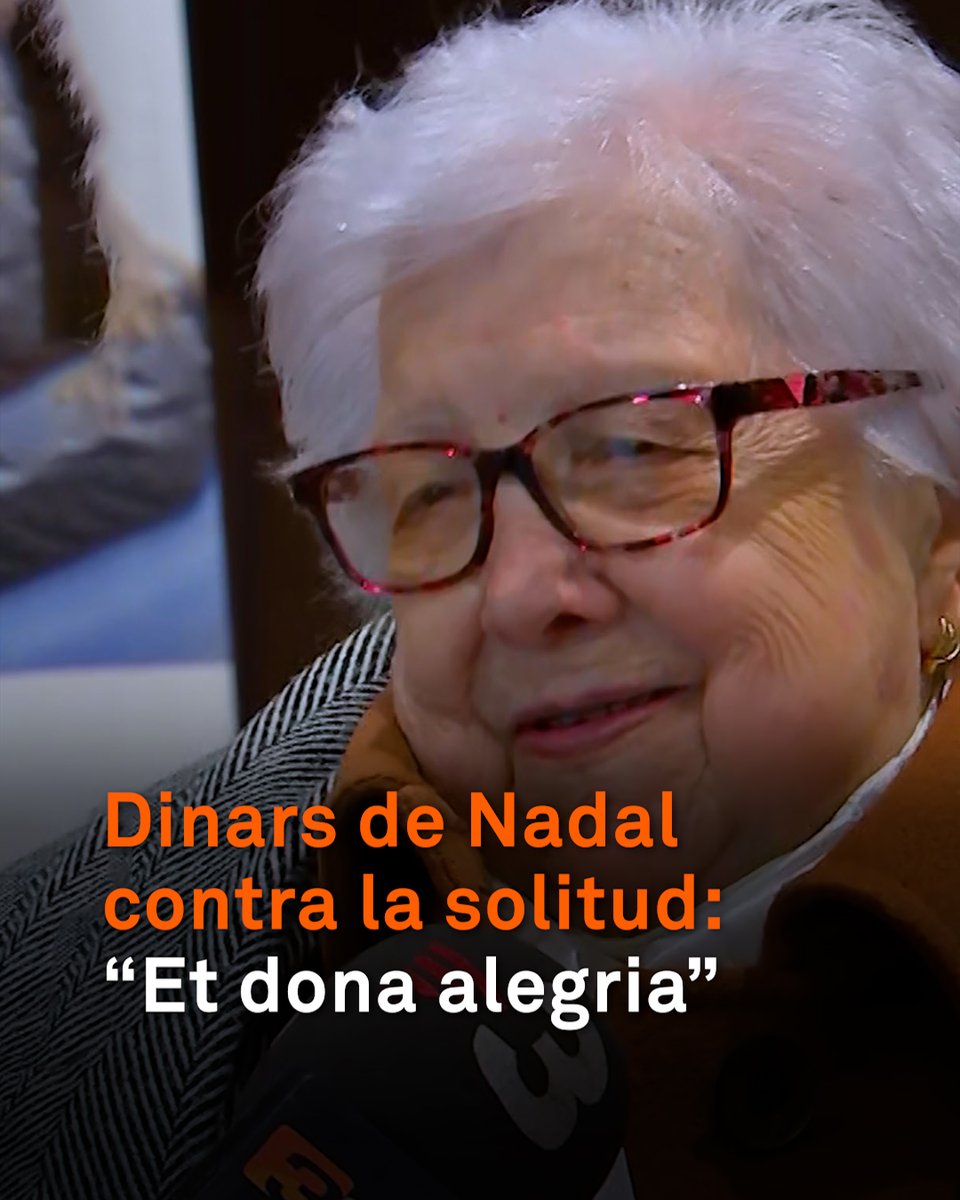 “Et dona alegria.” La Teresa té 96 anys i no té gaire família. Cada any espera el dinar de Nadal d’Avismón-Catalunya per a gent gran. Sap que no és només un àpat, sinó una trobada que trenca amb la solitud del seu dia a dia. "És el millor que et pot passar”