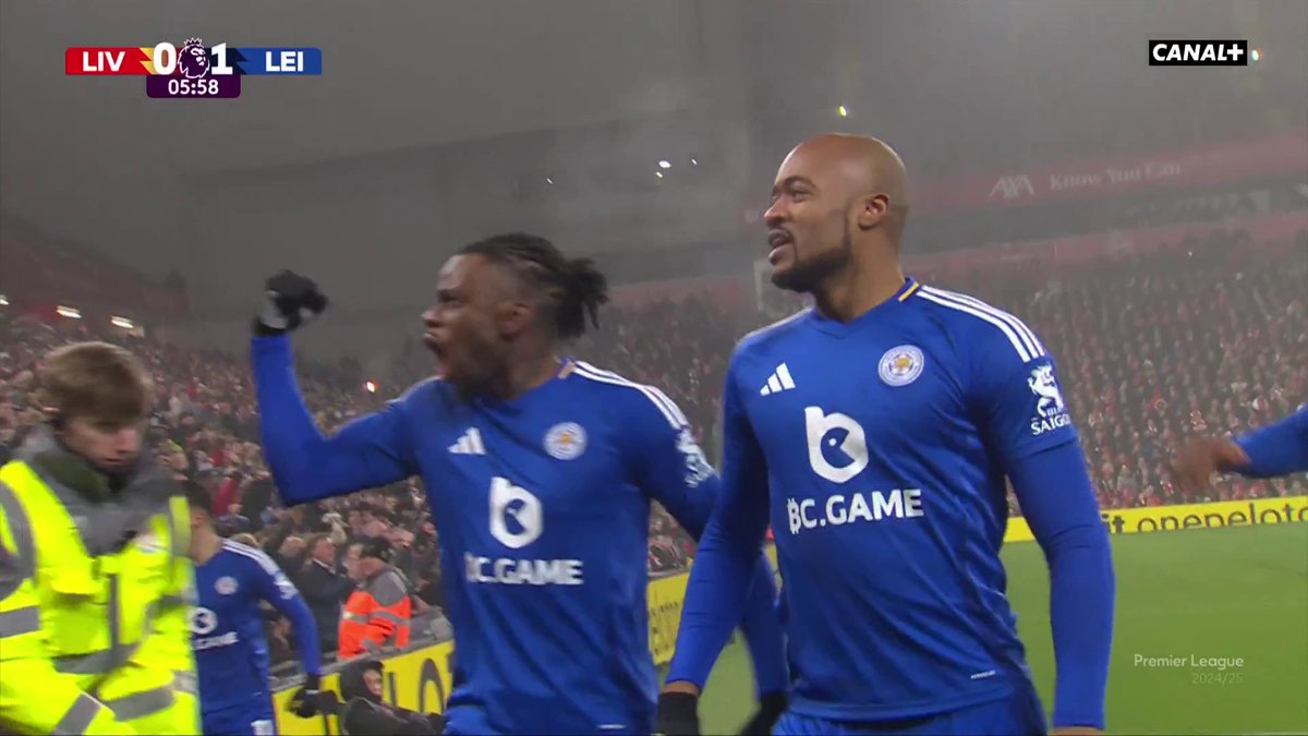 🚨 𝗝𝗢𝗥𝗗𝗔𝗡 𝗔𝗬𝗘𝗪 𝗦𝗨𝗥𝗣𝗥𝗘𝗡𝗗 𝗟𝗜𝗩𝗘𝗥𝗣𝗢𝗢𝗟 ! ⚽️ Leicester ouvre le score à Anfield après 6 minutes de jeu. 🥶 🎥 CANAL+ Foot