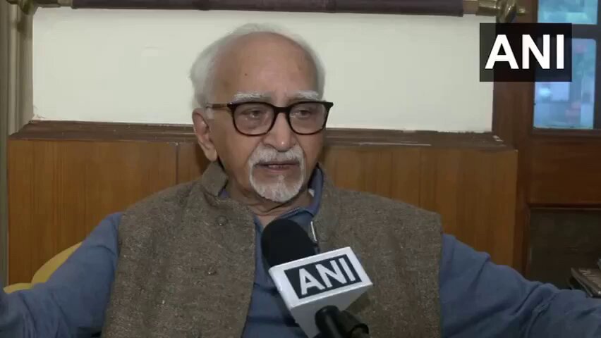 जब मनमोहन सिंह जी प्रधानमंत्री थे तो मैं राज्य सभा का चेयरमैन था। वे हमेशा रचनात्मक सुझाव देते थे। यही वजह है कि उनके कार्यकाल में संसद में कभी ज्यादा हंगामा नहीं हुआ, क्योंकि वे सदस्यों से बातचीत करते थे। मनमोहन सिंह जी ने साल 1991 में कई नीतियों में बदलाव किया, जिसके कारण भारत वैश्विक तंगी से बचा रहा। यही नहीं, उनकी आर्थिक नीतियों के चलते ही देश ने तेजी से आर्थिक विकास किया। : पूर्व उपराष्ट्रपति हामिद अंसारी जी