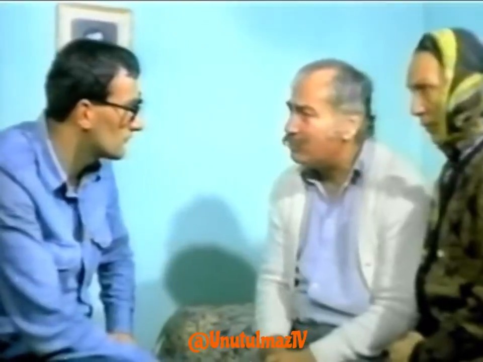 Yolluğunu alıp kötü adamlarla savaşmaya giden Süperman jskjskck
