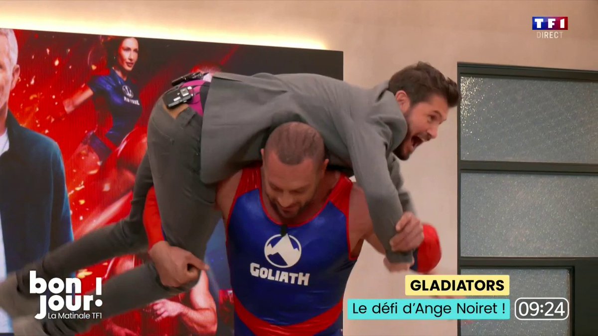 🤣🤣 Christophe Beaugrand-Gerin se fait soulever par Goliath de l'émission Gladiators #BonjourLaMatinaleTF1 ⬇️