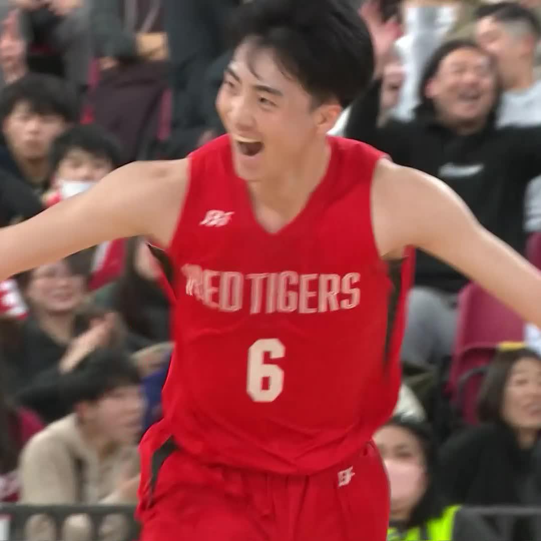 会場騒然のダブルクラッチスリー😱 開志国際#6 千保 銀河(3年|SF|190cm) 📡バスケットLIVEで生配信中 #ウインターカップ #高校バスケ