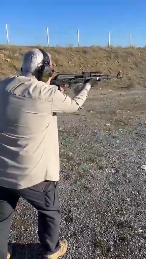 🔴 Türk yapımı AK-47'nin ilk atış videosu yayımlandı. ▪️OZG762 7.62×39 AK, Özgüven Savunma tarafından geliştirildi.