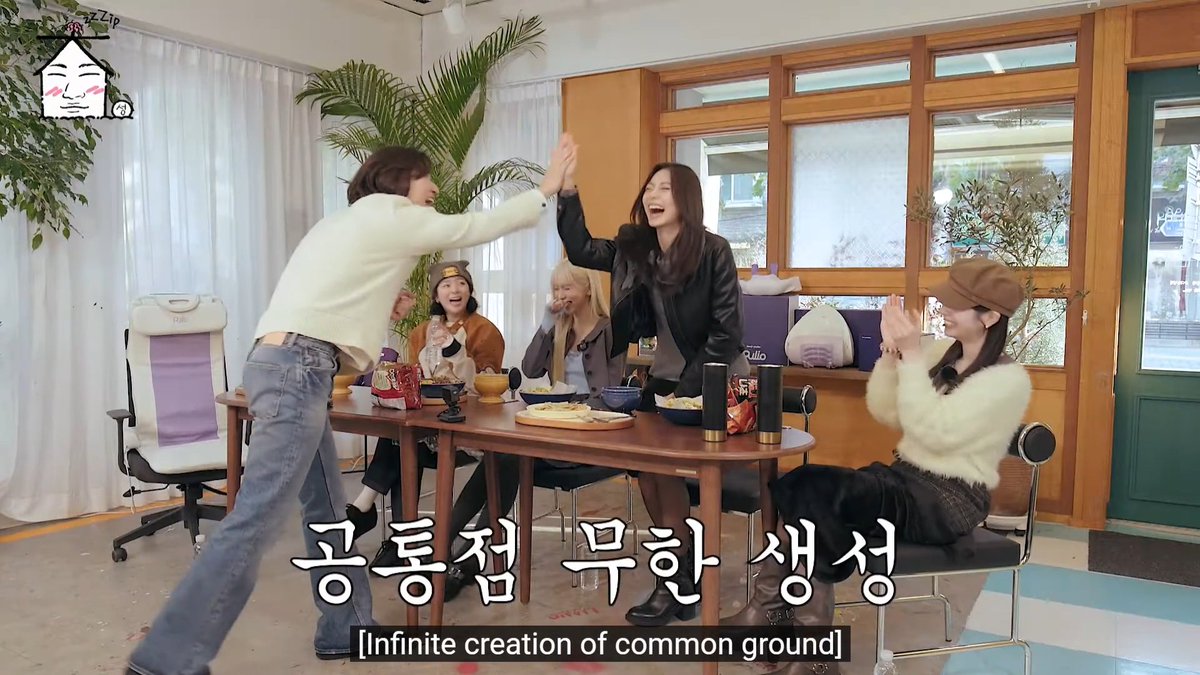 Tzuyu suddenly bringing up pets to find something in common with Daesung after he already bonded with the other girls 😭