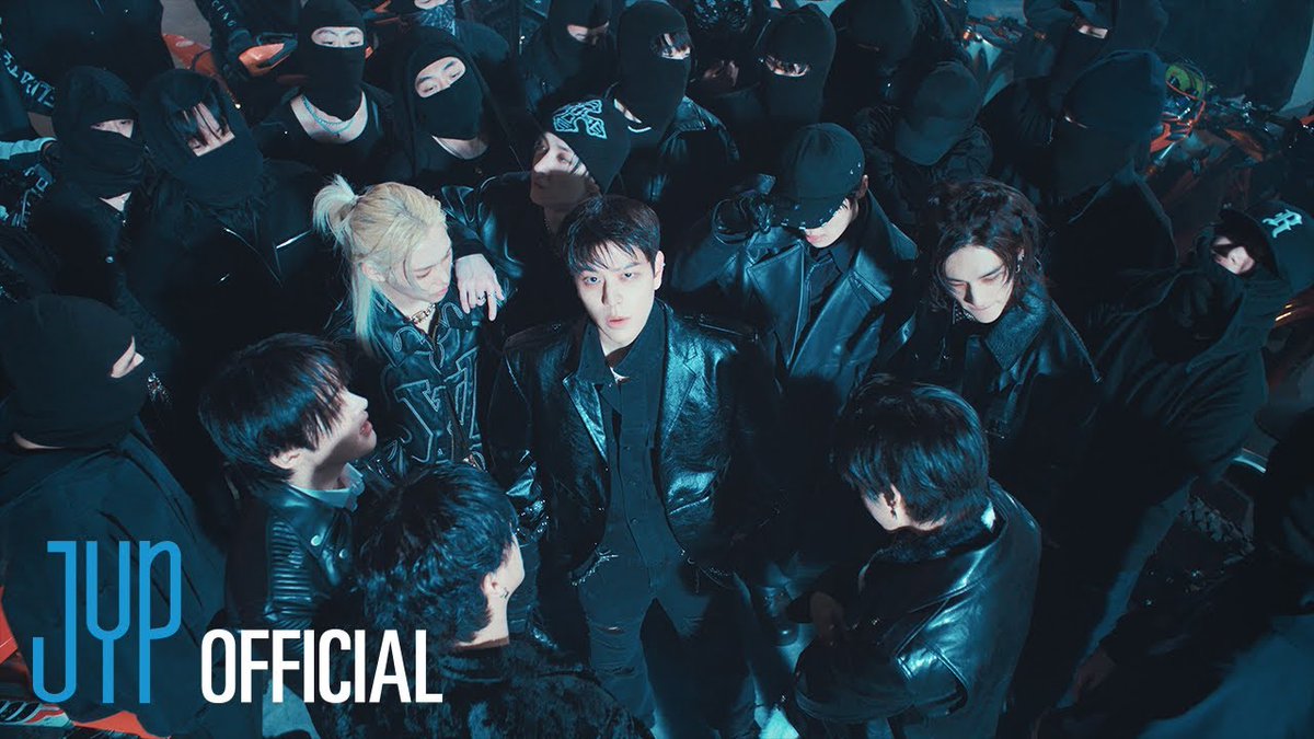 🏆 "Walkin On Water" by #StrayKids wins first place on Music Bank for the second time in a row! Congratulations, Stray Kids! 💦 WALKIN ON WATER BRINGS 2ND WIN #WalkinOnWater2ndWin #StrayKids36thWin