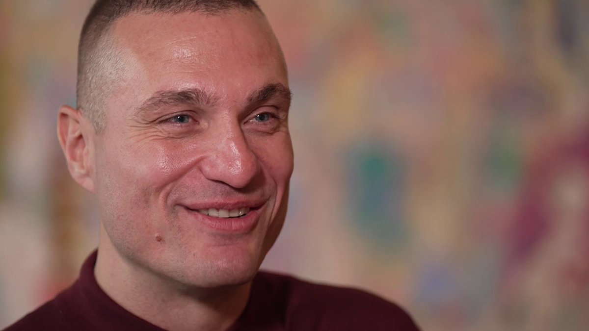 "This is going to be a good story when I get home!" 😅 Vidic shares the story of Sir Alex Ferguson picking him up from the airport when he first arrived at Manchester United 🔴