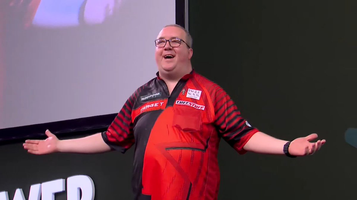 His best walk on yet!! The crowd right at the end too, must be fucking class being a dart player 🤣🤣
