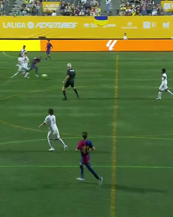 😲 El poderío de Hamed para empatar el partido. 👏 Paris Saint-Germain #LALIGAFCFUTURES