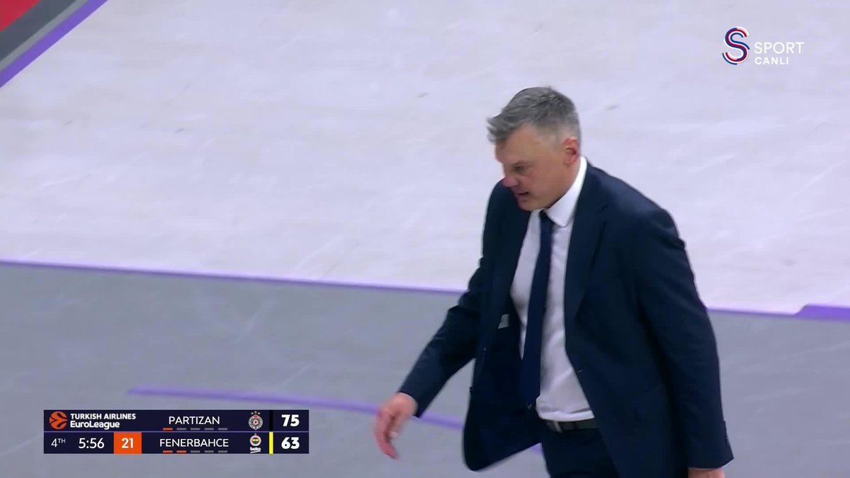 🚨 Sarunas Jasikevicius'un oyundan atıldığı an.